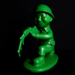 PLASTIC PEACE SOLDIER STATUE, RESIN 09018