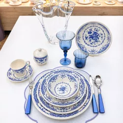 ROSE TABLE SETTING