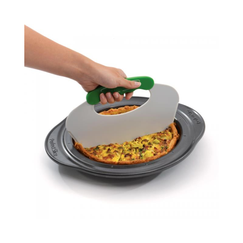 CAKE TIN WITH PORTION CUTTER 22 CM - 1100055