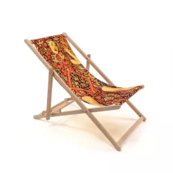 DECK CHAIR LADY ON CARPET -...