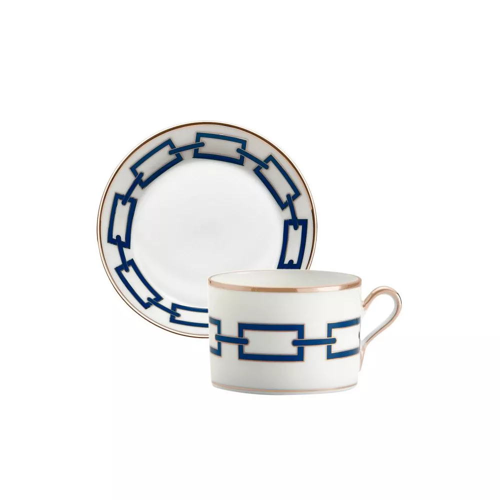 Catena d'oro e tazza di caffè vista dall'alto | Foto Gratis
