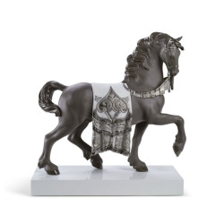 A REGAL STEED HORSE SCULPTURE - SILVER LUSTRE 1007168