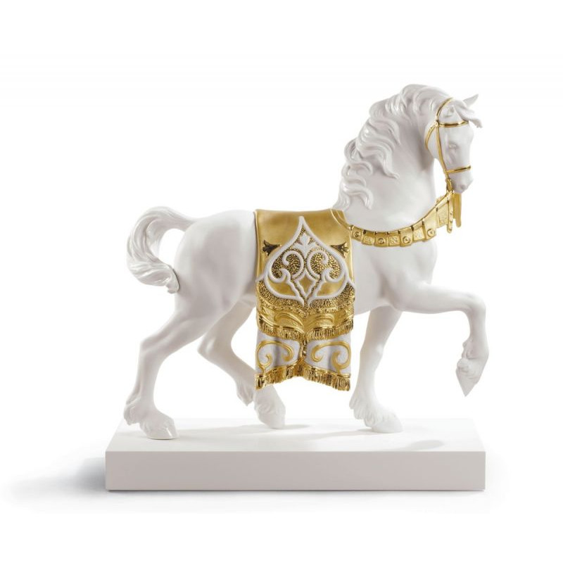 A REGAL STEED HORSE SCULPTURE - GOLDEN LUSTRE 1007186