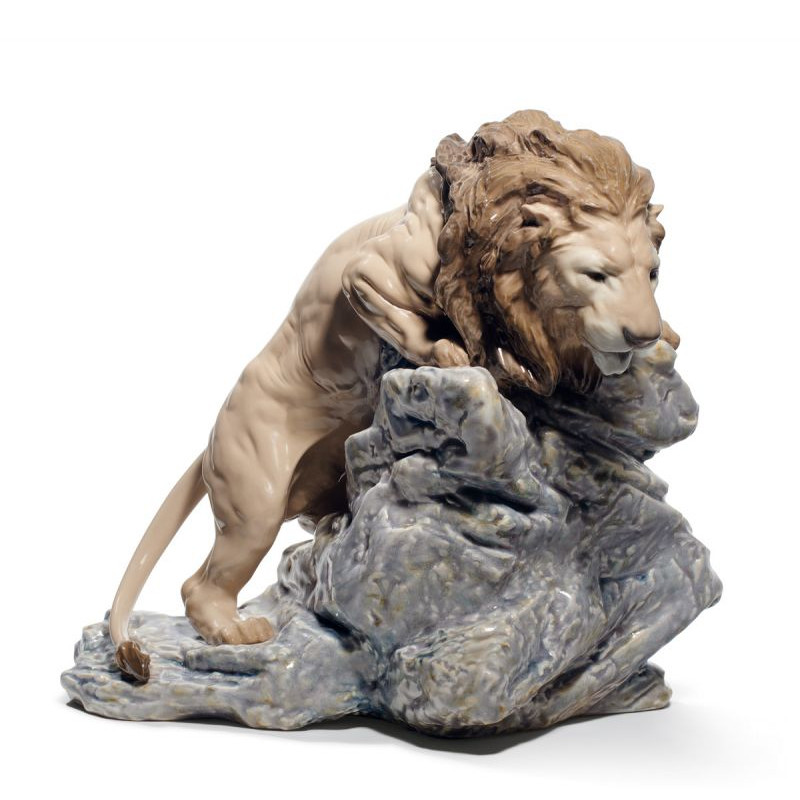 LION POUNCING FIGURINE 1008656