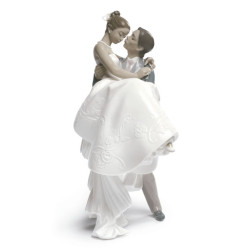 THE HAPPIEST DAY COUPLE FIGURINE 1009210