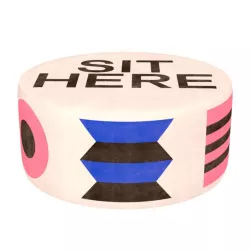 POUF L OGGIAN SIT HERE...