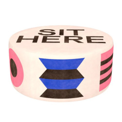 POUF L OGGIAN SIT HERE...