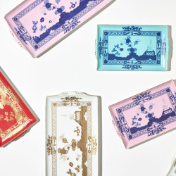 VASSOIO RETTANGOLARE CON MANICI, ORIENTE ITALIANO