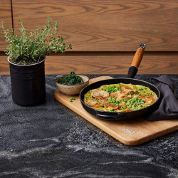 PADELLA IN GHISA 28 CM, MANICO IN LEGNO