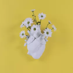 WHITE HEART VASE 25 CM, LOVE IN BLOOM